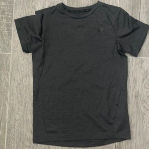 Nike boys dry fit T-shirt, medium